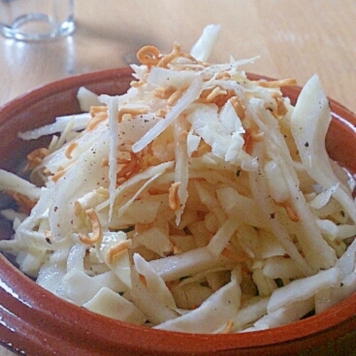 やみつき、チキンラーメンでキャベツのぱりサラダ。